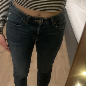Jeans - Jeans i mycket bra skick, säljs billigt pga flytt. Midwaist 💓