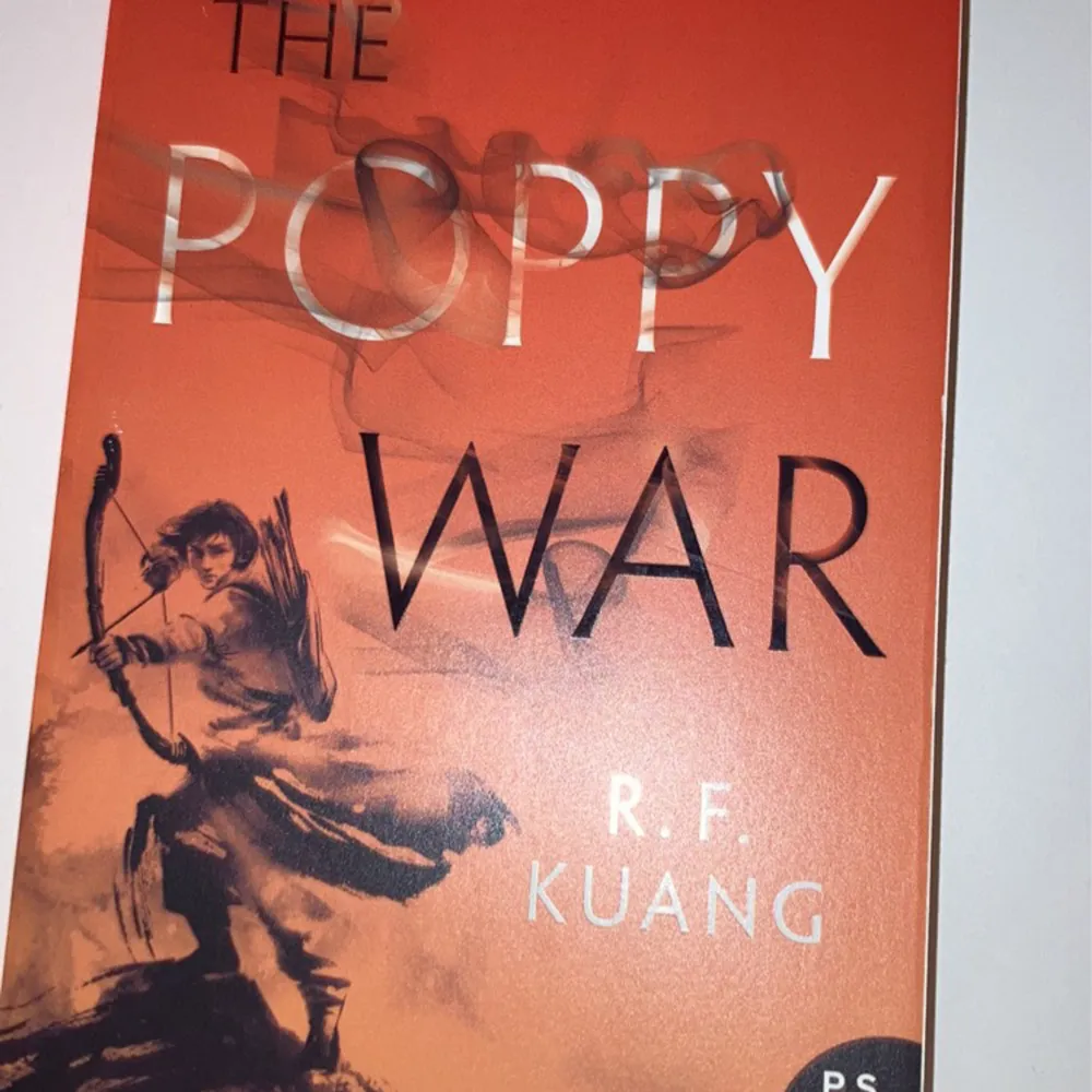 Tre fina kopior av serien Poppy War i nyskick. Soft cover. ISBN: 978-0-06-266260-6. Övrigt.