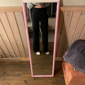 Byxor - Svarta, raka, sköna byxor från bok bok, storlek 34, bra skick bara lite lite noppriga