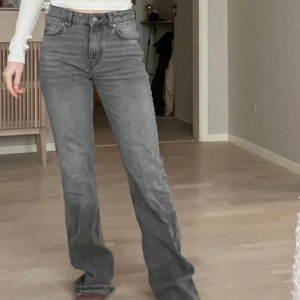 Gråa jeans - Från gina, använda 1 gång. 