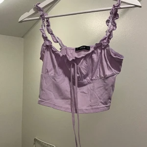 Topp  - Säljer den här lila toppen från shein 