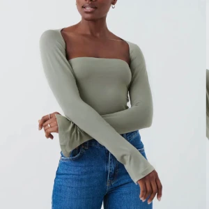 Soft touch square neck top  - Säljer nu en ljus grön topp från Gina Tricot som jag aldrig använt, tyvärr. Med tanke på att den färgen inte finns just nu så är priset inte diskuterbart! 😊💘