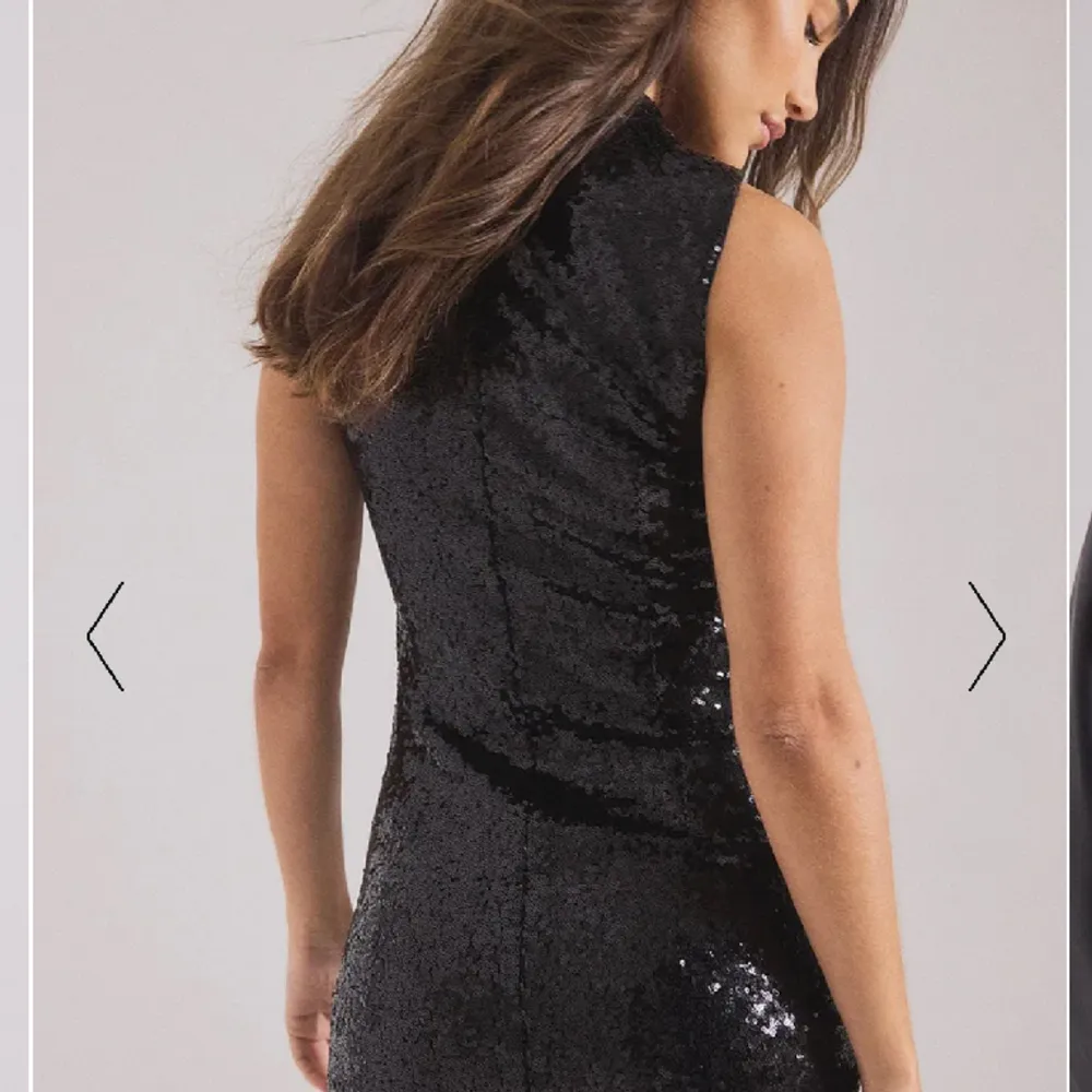 säljer denna superfina klänning som endast är använd 1 gång! 150kr + frakt 🖤. Klänningar.