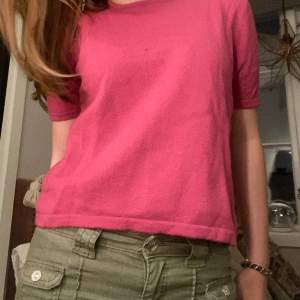 Rosa kortärmad stickad tröja från WesterlindDesignBirgitta i storlek xs💕