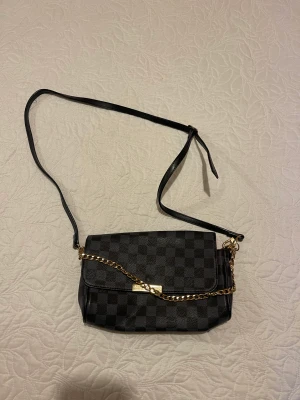 Väska - Finns i ett djur och rökfritt hem 