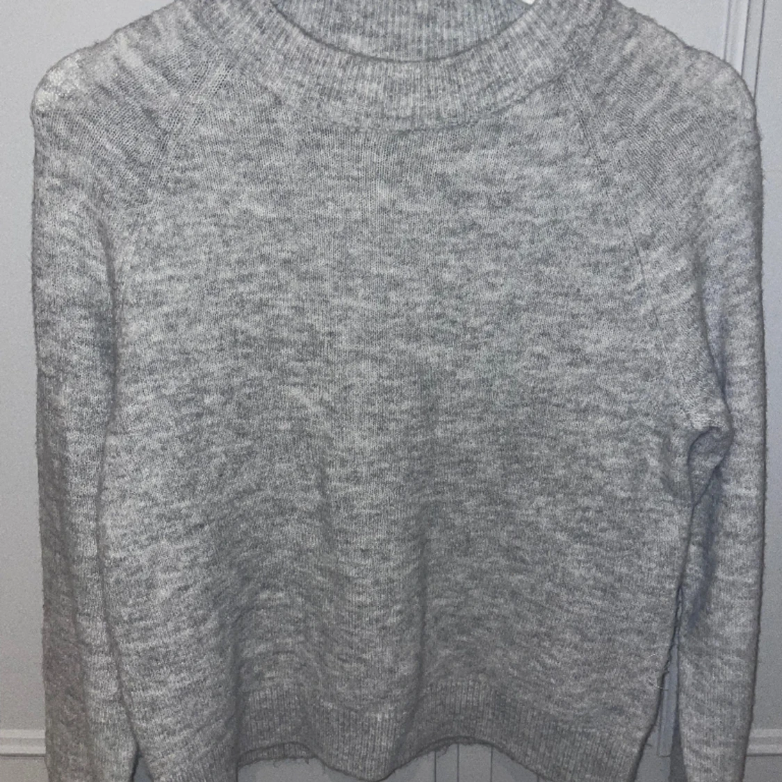 Grå stickad tröja  - 91