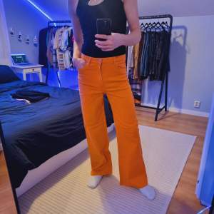 Divided loose high waist jeans/byxor i storlek 40 från H&M 