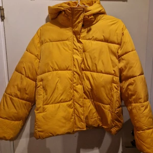 Jacka XS/S - Gul jacka från lager 157 Storlek xs/s