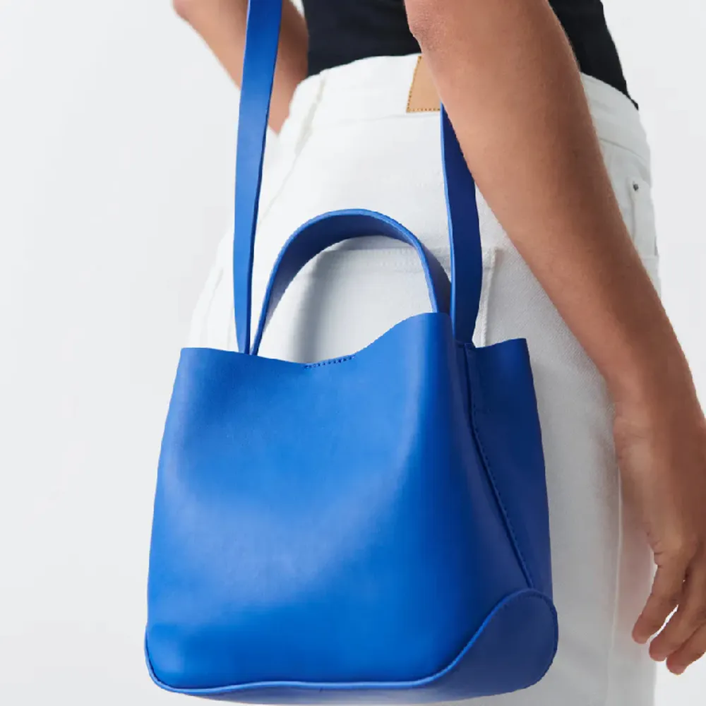 Supergullig blå väska från Gina, använd typ 5 gånger så som ny 💙💙💙. Väskor.