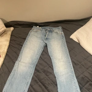 Levis 501 - Ett par Levis 501 som inte använts speciellt mycket. Inga defekter på byxorna! 30/32