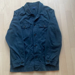 Gant overshirt - Gant overshirt i nytt skick. Inga fläckar eller hål. Storlek L. 