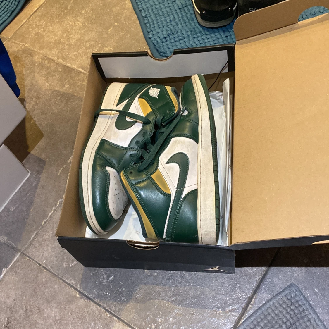 Jordan 1 mid sonics