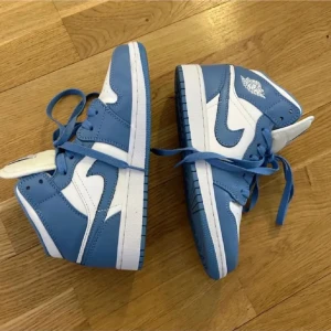 Jordans  - Säljer snygga jordans då de inte kommer till användning. Köptes för 2000kr. Box tillkommer ej! Skriv för frågor, pris kan även diskuteras