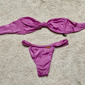 Fin rosa bikini - Jättefin rosa bikini i toppskick! Det står storlek M i den men jag skulle säga att det är en S. 