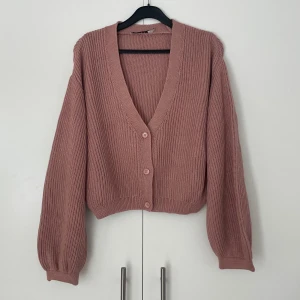 Kofta NAKD - Kort kofta från NA-KD. Inga anmärkningar 💕  perfekt för sommarkvällar