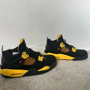 Jordan 4 retro thunder - Snygga bra för alla väder och speciellt snygga i sommar 