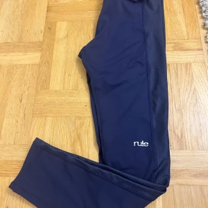 Träning leggings  - Träning leggings från rule storlek S 