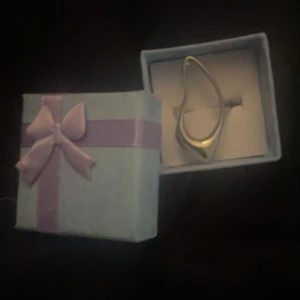 olympia ring - säljer denna olympia ring i silver💗 säljer då den inte kommer till användning längre💗 köpt för 89kr och säljer för 60kr