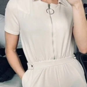 Dess från Nelly  - Fin dress från Nelly i stretch tyg 