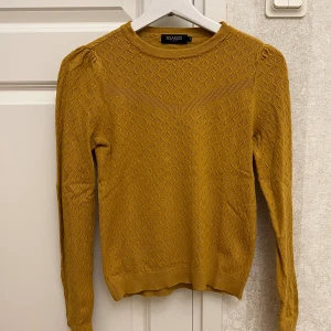 SOAKED tröja - Säljer en gul tröja från märket SOAKED i storlek S för 50kr. Tröjan är i ganska ny skick. Kan fraktas.