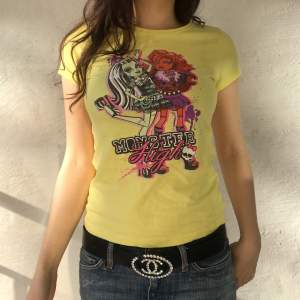 Äkta Monster High Dolls t-shirt i bra skick ♥️ passar med alla jeans och super söt till sommar