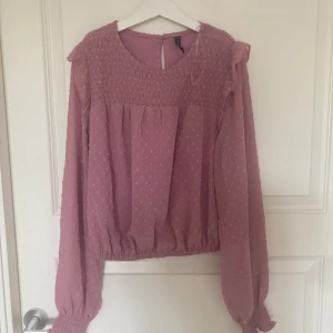 Blus - En fin rosa blus från New yorker säljer då den inte används 💞