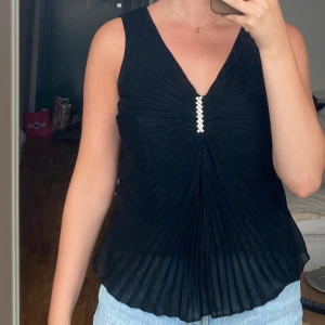 Vintage topp från humana - En vintage topp köpt på humana i mesh. Fint skick! Storlek 40 men skulle säga att den passar 36/38