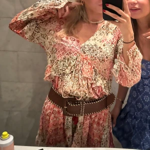 Zara Klänning - Somrig zara klänning som är oanvänd!!❤️säljer då den inte kommer till använding