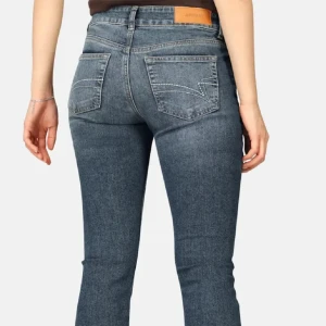 Low waist jeans  - Säljer eftersom dom inte är min stil och har liknande jeans 💕köpta för 599 andvända ett fåtal gånger 