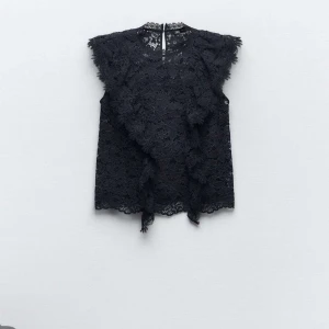 Blus från zara - Jättefin blus från zara, inga defekter skriv för egna bilder💕💕