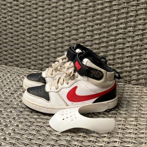  Air force Mid level Black White and red -  Begagnade men bra skick  Creasskydd ingår 
