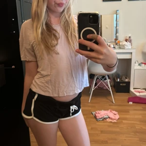 Träningströja - Superskönt och luftig tröja från ICIW med underbart lent material. Perfekt till träning eller varma sommardagar