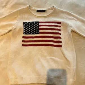 Populär tröja med USA flaggan på i storlek M
