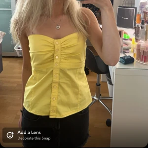 Sommartopp - Så sjukt fin somrig topp från stradivarius! Passar S och XS!! 