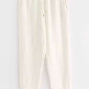 Linnebyxor - Använda fåtalet gånger då jag råkat beställa två likadana  Vita Nypris 499 kr Modell Ava Finns fler bilder 