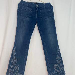 Blå jeans med detaljer! 💙