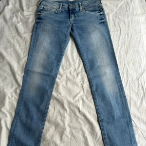 Lågmidjade Pepe jeans. Märke: Pepe jeans london - Helt nya lågmidjade jeans.