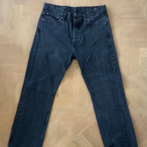 Hope Rush Jeans - Svarta i storlek 33. Nypris 1895.