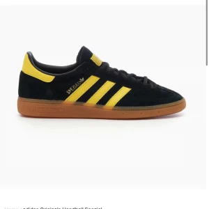 Adidas Handball Spezial storlek 36 - Säljer ett par skor pga dom var för små… Köptes för 1400 och har använts en gång så skicket är bra! 