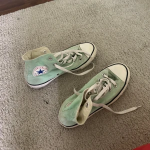 Converse - Perfekta nu inför sommaren så fin färg, okej skick 