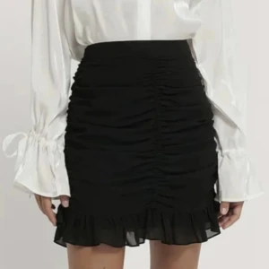 Kjol - Supergullig kjol från nakd, stl 36. Använd en gång 🖤