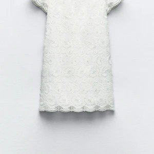 Klänning - Superfin klänning perfekt till studenten. Nypris 659kr. Aldrig använd💌