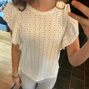 Kortärmad blus från zara - Super fin blus från zara, perfekt tilll sommaren 💗💗