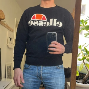 Crewneck - Ellesse crewneck i storlek M