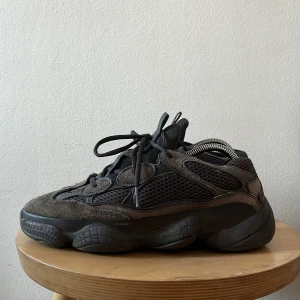 Yeezy 500 - Dessa är beaters helt slaktade , 42 3/10