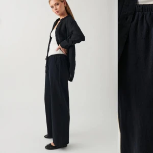 Lågmidjade linnebyxor - Helt nya med prislapp. Jättesnygga svarta linnebyxor som är låga i midjan ❣️