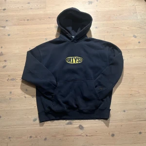Fet District 46 hoodie  - Sjukt fet skater hoodie 🙏🙀 kondition 8/10 nypris runt 1000kr 🤑🤑 rare ‼️‼️‼️ pris kan diskuteras 🙌😛