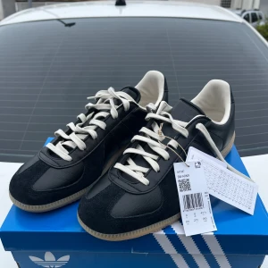 Adidas GAT - Säljer nya Adidas GATS då jag hade behövt en storlek större.