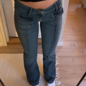 Nelly jeans - Skitsnygga jeans ifrån nelly! Använda en gång, dem är även upplagda. Jag är 163 för referens! 🌷🫶nypris 700