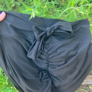 Leggings nya - Med rosett och ”rynkad” rumpa. Oanvända.